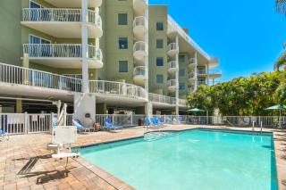 Corner Suite Luxury Panoramic Ocean Views - 8