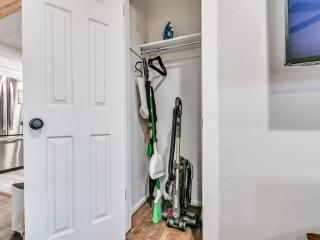 Fire PitFenced YardNear Integris & Fairgrounds - 1