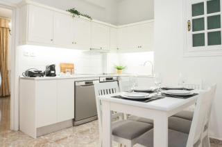 Grand Vintage Elegance 2 Bd Residence in Kolonaki - 9