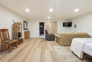 Private Spacious Full Bed Studio - San Diego - 5