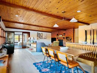 Ozran Cottage - a mid-century Lakefront getaway - 2