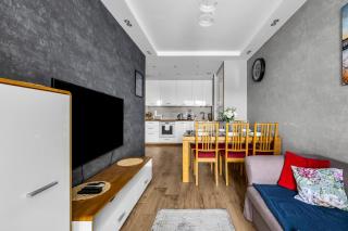 Bemowo Two-Bedrooms Apt - 52m2, Parking, Loggia - by Rentujemy - 2