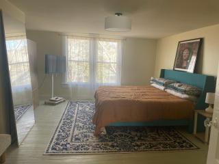 Vintage Gem on Maple Street - 1