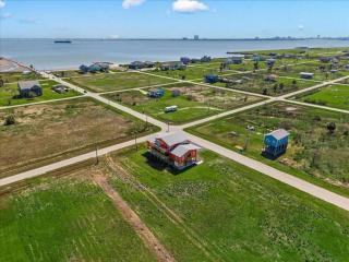 6 Bedroom, 3 unit Triplex in Crystal Beach - 1