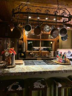 Cozy Lakeview Cabin - 5