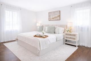 New Haven Staycation Near Yale Washer and Dryer Groups - 9