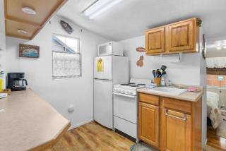 Easy Street Cottage - 1