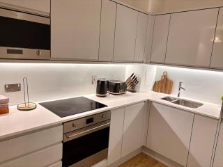 Stylish 1 bedroom Apartment in Birmingham Centre with FREE parking - 3