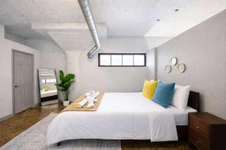 2BR River Market Loft for 6 - Rooftop & Gym - 5