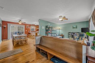 Creekview Cabin - Hot Tub, EV Station, Pet Friendly, Screen Porch, Wifi, Grill, Fire Pit, Deck, Family Friendly, Game Room, King Bed - 9