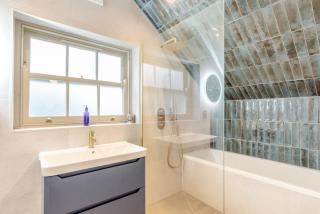 3 Bed in Newport oc-p33956 - 1