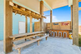 Sandpiper - Coastal 3BR Retreat Sleeps 10 - 0