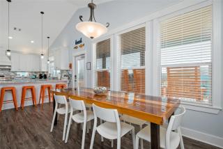 Sandpiper - Coastal 3BR Retreat Sleeps 10 - 4