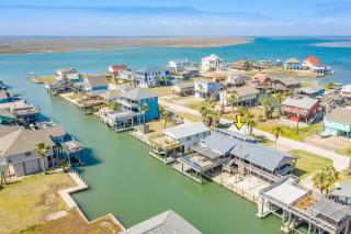 Amazing Bayfront, Private Dock, & Huge Deck - 9