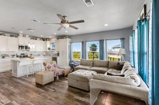 Steps to the Beach l Modern Interior - 9