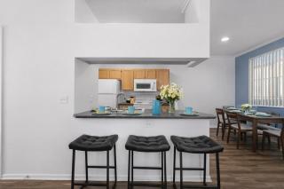 Modern Scottsdale 2BR Escape near Thompson Peak with Pool & Parking - 1