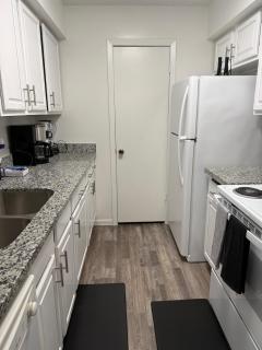 Modern Spacious Condo Ideal for Relaxation Stays - 6