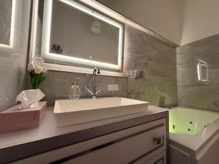 Bluestone Appartments - Whirlpool, Queensize Boxspring Bett, parking - 4