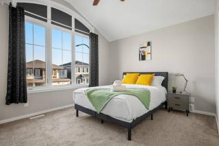 Bright & Spacious Family Retreat - 1