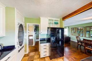 Dog-friendly home w/ private deck/enclosed yard/office space - close to lake - 1