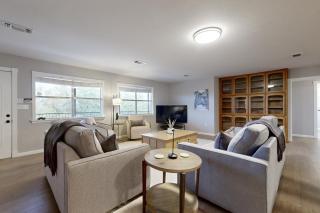 Spacious house with living room, kitchen, balcony and Hill country views - 2