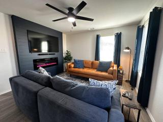 5bd/3ba Family Oasis with Playground and Pool - 5