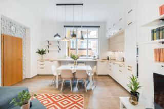 Central 2 Bedrooms Apartment with Living Room & Parking - Near Wenceslas Square & Main Train Station - 0