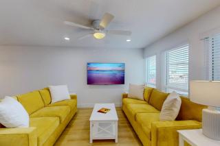 317-Suite - Madeira Beach Yacht Club - 9