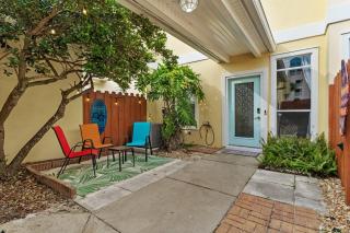 Seaside Bliss - 5 Min to Beach, Dining & Shops!65 - 2