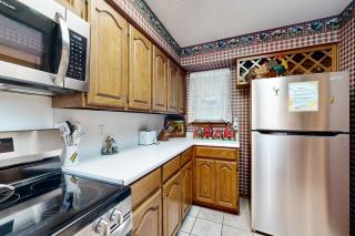 Two-Story Golf Course Front Condo w/Balconies, Free WiFi, Gas Grill, Central A/C - 3
