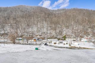 half Mi to Kanawha River Quiet Escape with Patio - 8