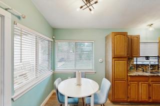 Cozy San Antonio home with washer/dryer and enclosed backyard - 6