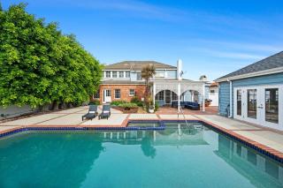 Spacious 5BR LA Villa with Pool Spa & Game Room - 0