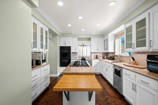 Spacious 5BR LA Villa with Pool Spa & Game Room - 8