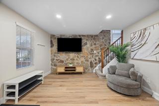 Modern and Cozy 3BD Home in Gibsonia-Pittsburgh - 8