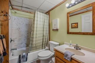 Lazy Bear Retreat - Wifi, Pet Friendly, Grill, Fire Pit, Fireplace, Deck, Golf, Hiking - 1