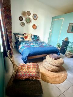 Chambre bohème avec salle de bain privée et vue jardin Campagne bordelaise - 9