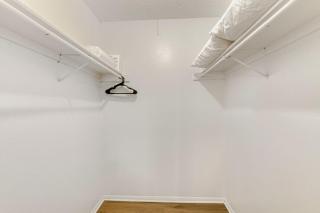 Stylish City Getaway 2B - Sleeps 6 - Pool, Prkg - 2