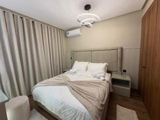 Premium Studio Oasis Secure Parking High Speed Fiber Wifi Luxoria Oasis Residence Near CFC & 70p Smart TV - 4