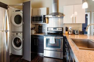 Downtown Luxe 2BR Loft Apt - Sleeps 6-7 - Walkable - 2