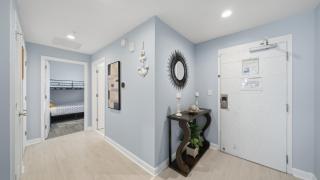 Emerald Chic BeachFront 2 bdr apt 4 beach seats and a cannope on us - 4