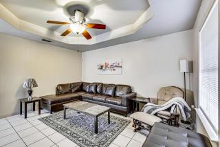 Patio and Hot Tub Home 6 Mi to Downtown Brownsville - 7