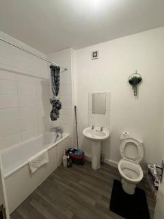 Tranquil 3BD in Fratton, Portsmouth - 5