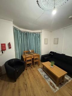 Tranquil 3BD in Fratton, Portsmouth - 3