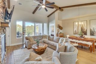 Brand-New Show Low Home with Grill, Deck and Ping-Pong - 4