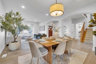 Luxury Retreat with Private Yard close to Beaches and FIFA Sleeps 10 - 8