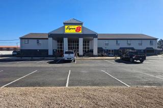 Super 8 by Wyndham Hobbs - 0