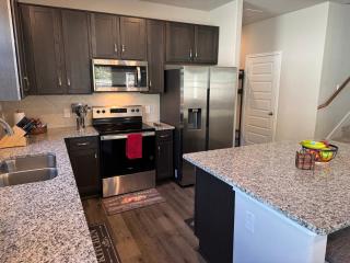 The Expo Retreat, Walk to Brazos County Expo - 4