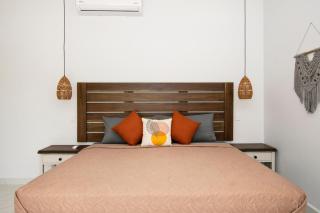 5 min walk to Uvita beach, pool, 3 bdr, AC! - 5