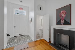 Spacious Charming Home ABODEbucks - 7